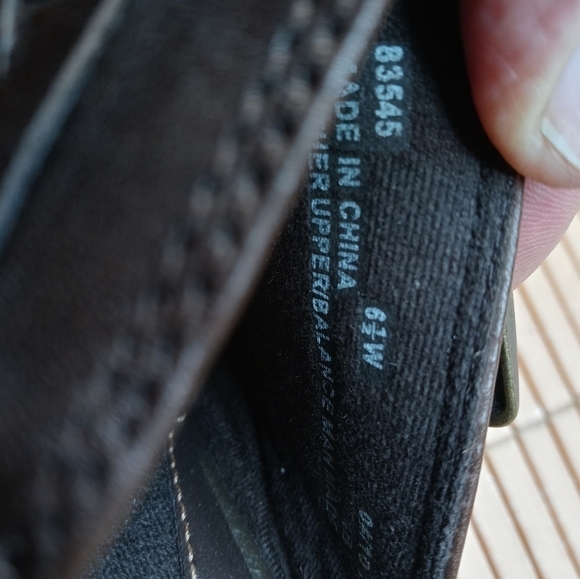 Clarks Bendables women's brown leather mule clogs. 2" heel.  Brass Studs and buc - Picture 6 of 11